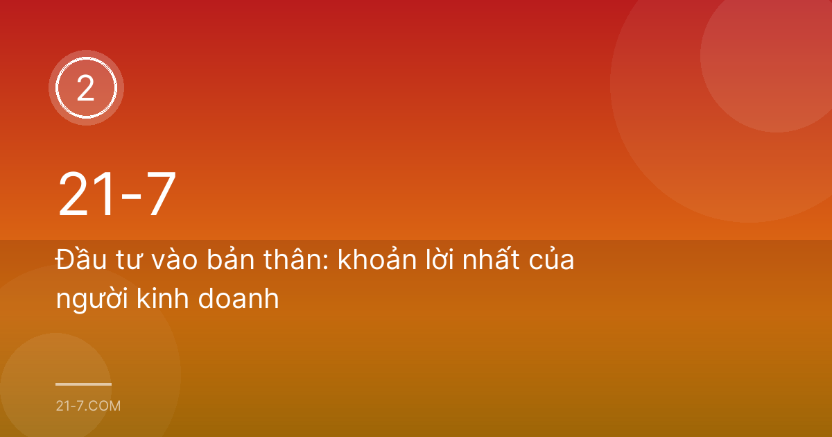 Chủ tiệm người Việt đọc sách bên ly trà trong giờ nghỉ trưa tại cửa hàng