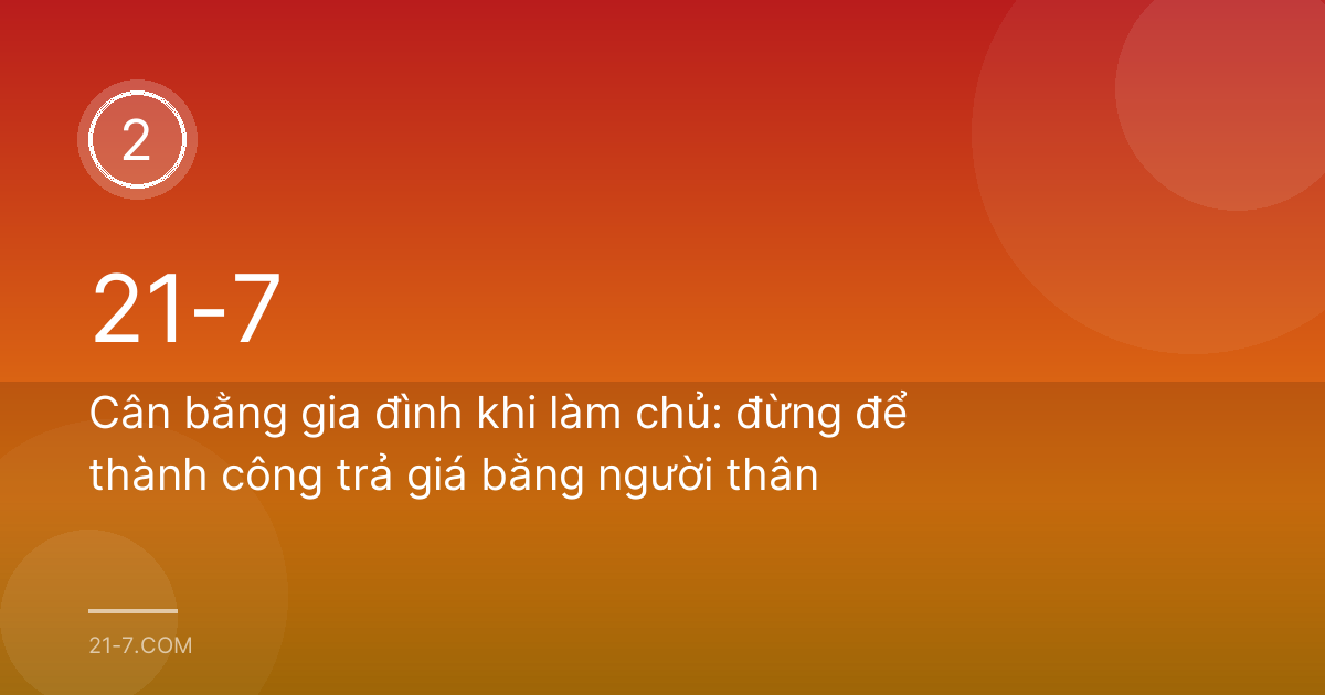 Người cha Việt chơi cùng con nhỏ trong sân nhà vào buổi chiều