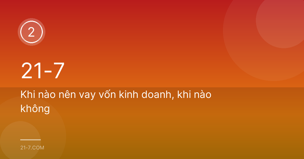 Chủ xưởng cơ khí người Việt đứng cạnh máy móc, suy nghĩ về kế hoạch mở rộng
