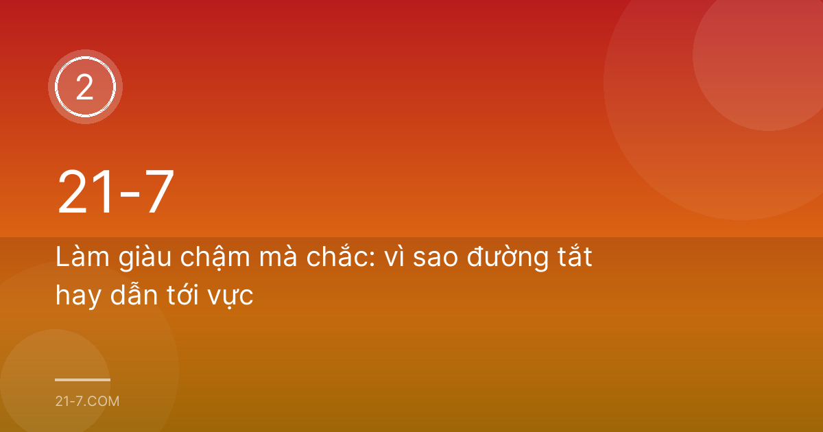 Người đàn ông Việt trung niên chăm sóc vườn cây ăn trái của gia đình