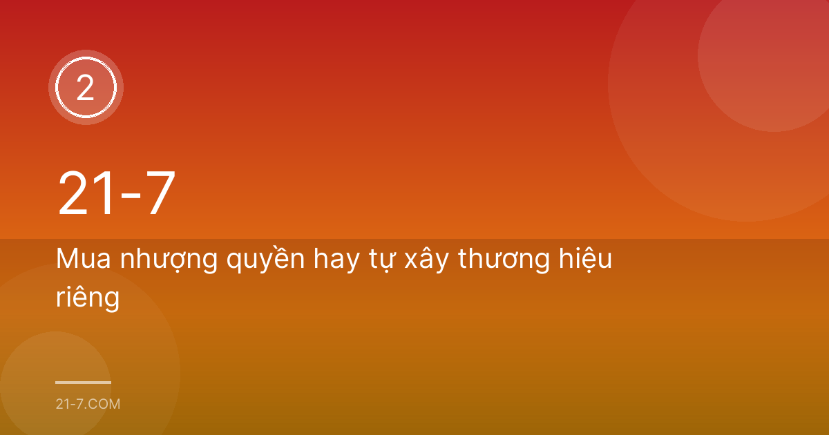 Một người Việt đứng trước quầy của một quán đồ uống nhỏ, nhìn quầy pha chế