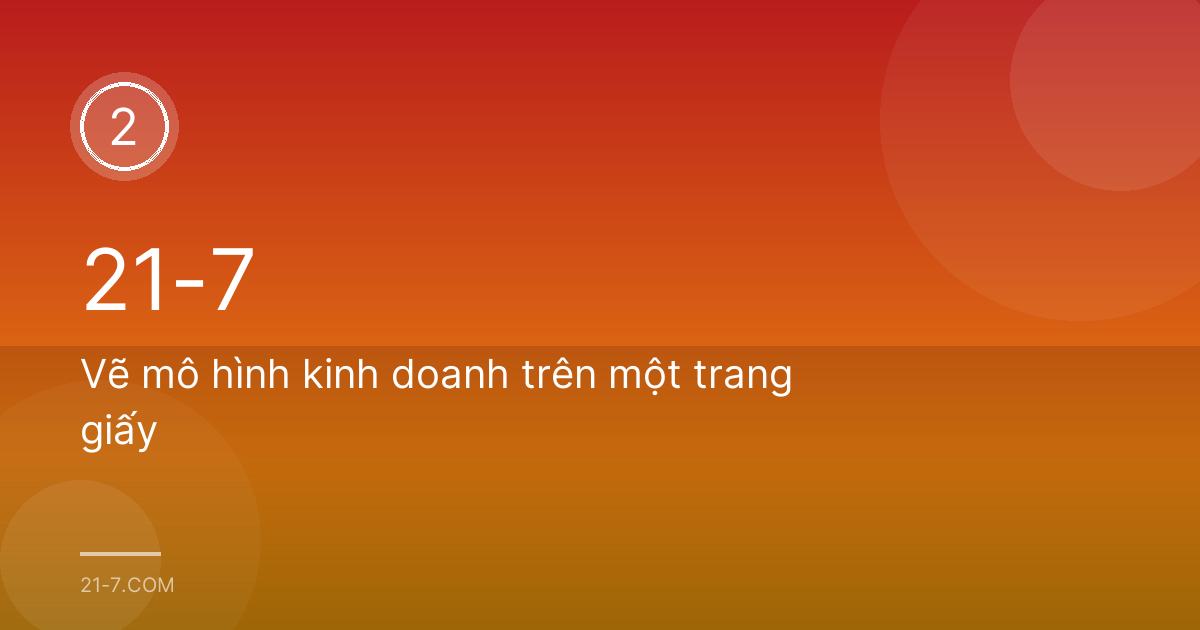Một chủ xưởng người Việt phác thảo các ô mô hình kinh doanh trên tờ giấy lớn trải trên bàn